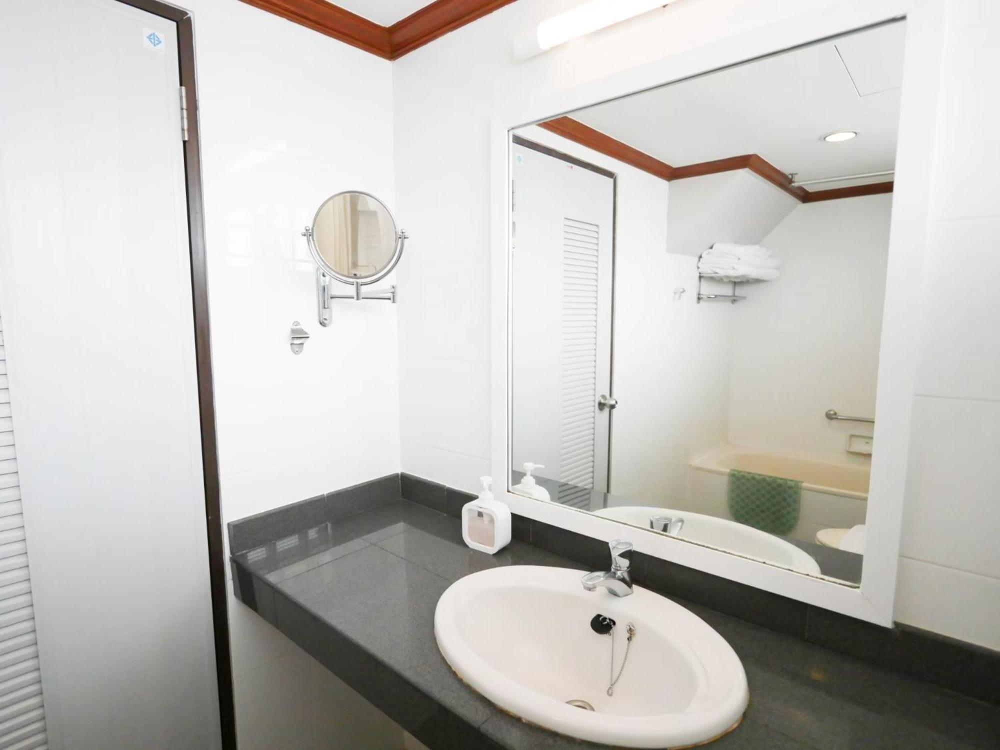 Sakol Hotel Хатъяй Экстерьер фото